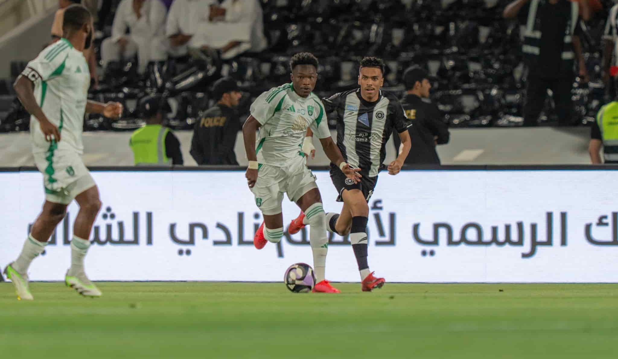الأهلي السعودي يخسر بالثلاثة أمام الشباب في الدوري السعودي