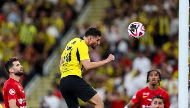 الإتحاد يفوز علي القادسية بثلاثية ويتوج بطلاُ لكأس خادم الحرمين الشريفين