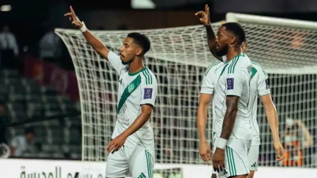 الأهلي يتوج بلقب كأس السوبر السعودي 2025 بعد فوز مثير بركلات الترجيح على النصر